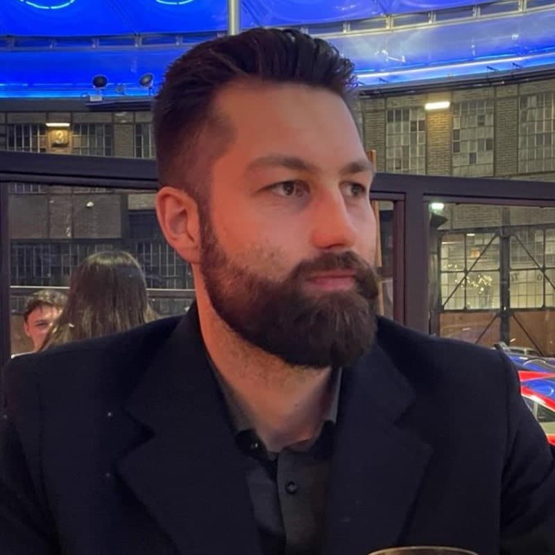 Timo Schoenen, e-commerce growth consultant and founder of Schoenen.digital